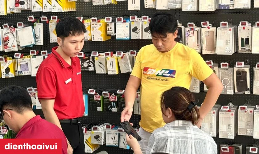 Mua ốp lưng iPhone 15 Pro Max Likgus Magsafe trong suốt ở đâu uy tín?