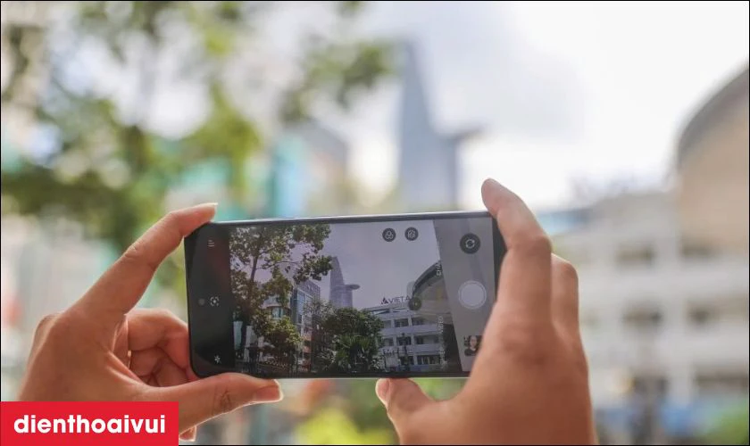 Camera đủ dùng – 8 MP sau, 5 MP selfie