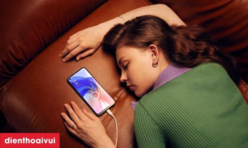 T&iacute;nh năng sạc qua đ&ecirc;m được tối ưu h&oacute;a gi&uacute;p việc sạc pin an to&agrave;n hơn