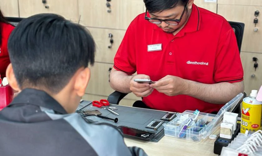 Khi n&agrave;o n&ecirc;n thay pin OPPO F11