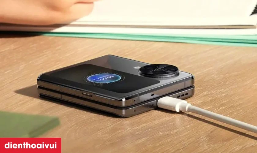 Pin ấn tượng v&agrave; c&ocirc;ng nghệ sạc nhanh SuperVOOC 44W