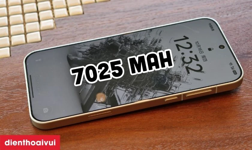 Viên pin khổng lồ dung lượng lên đến 7025 mAh