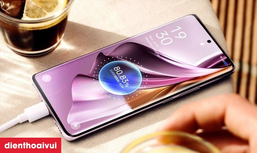 Sạc nhanh SUPERVOOC 80W tiết kiệm thời gian