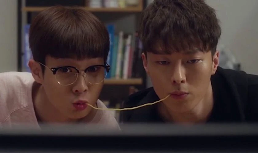 Cậu H&agrave;ng X&oacute;m (2017)
