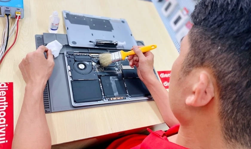 Sửa chữa, thay pin laptop ở đâu uy tín, giá tốt