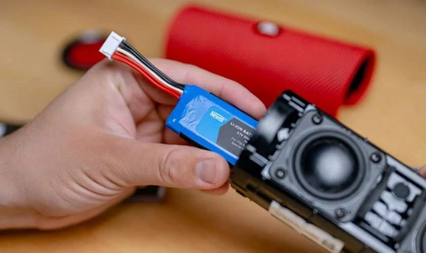 Khi n&agrave;o cần thay pin loa Bluetooth