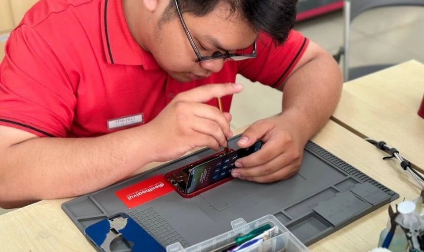 Thay pin zin ở đâu tốt nhất, đảm bảo an toàn?