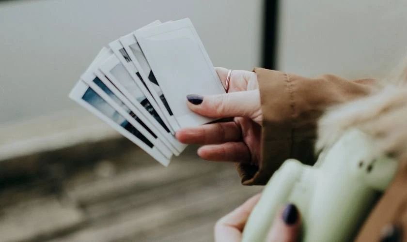 Qu&aacute; tr&igrave;nh tạo ra ảnh Polaroid l&agrave; g&igrave;?
