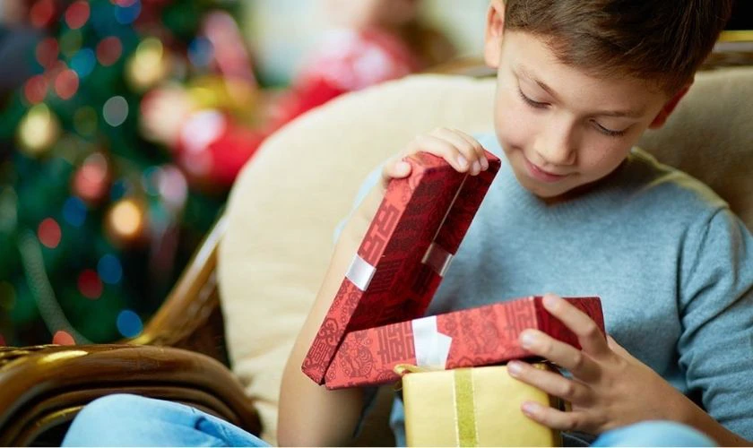 Những kinh nghiệm chọn mua quà 1/6 cho bé trai
