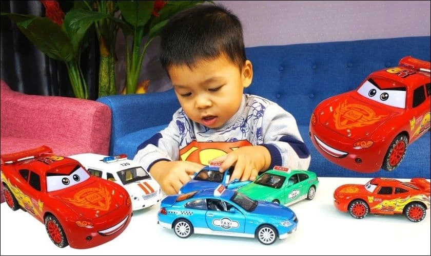 Xe đồ chơi - Quà 1/6 bé trai nào cũng thích