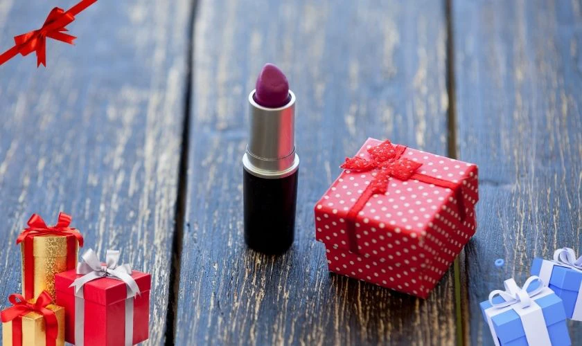 Son môi là set quà tặng 20/10 tinh tế cho crush
