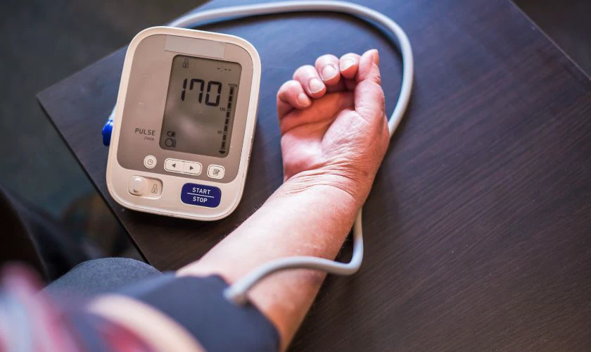 Máy đo huyết áp tiện lợi tại nhà