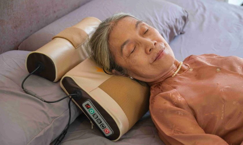 Gối massage cổ vai gáy