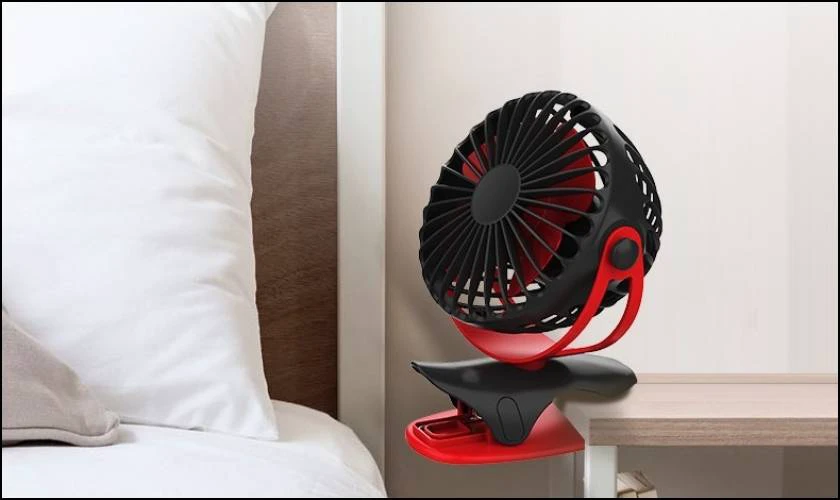 Quạt Mini đế kẹp YOOBAO Tích Điện Xoay góc 360 Độ Cao Cấp