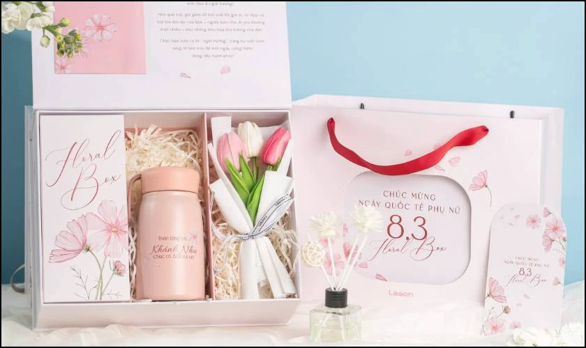 Hộp quà nến thơm kèm son