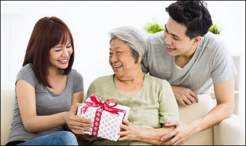 Tiêu chí chọn quà 8/3 cho mẹ 2025