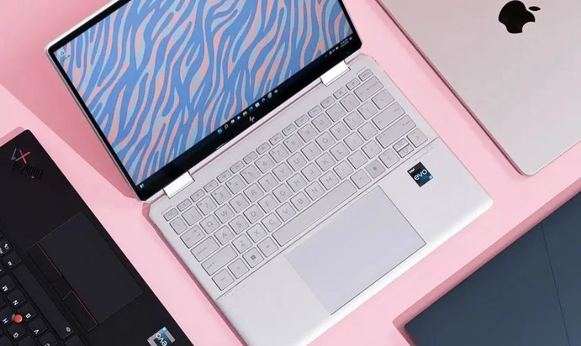 Laptop - Qu&agrave; tặng c&ocirc;ng nghệ hấp dẫn