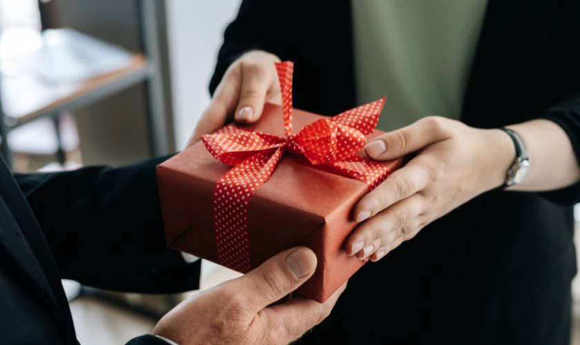 Lưu ý khi tặng quà giáng sinh cho đồng nghiệp