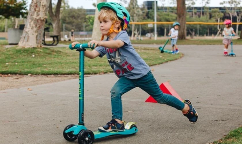 Xe trượt scooter - quà tặng Noel cho học sinh, bé trai tiểu học
