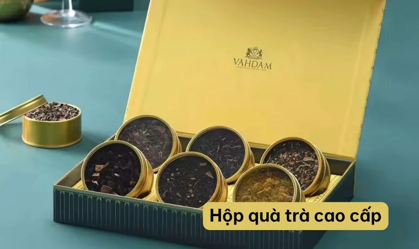 Hộp quà trà cao cấp là món quà tặng 30/4 mang đậm nét văn hóa và sự tinh tế