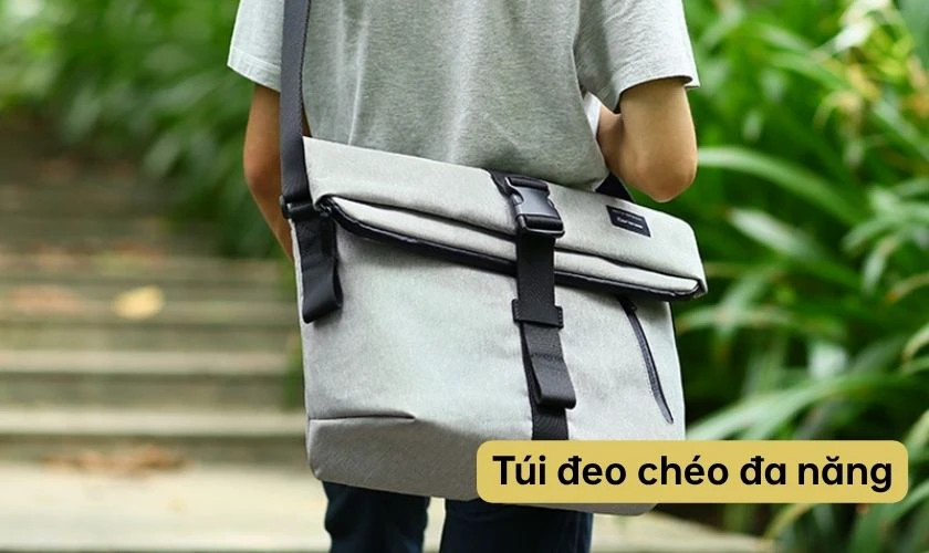 Túi đeo chéo đa năng là món quà tiện dụng, phù hợp với nhân viên thường xuyên di chuyển