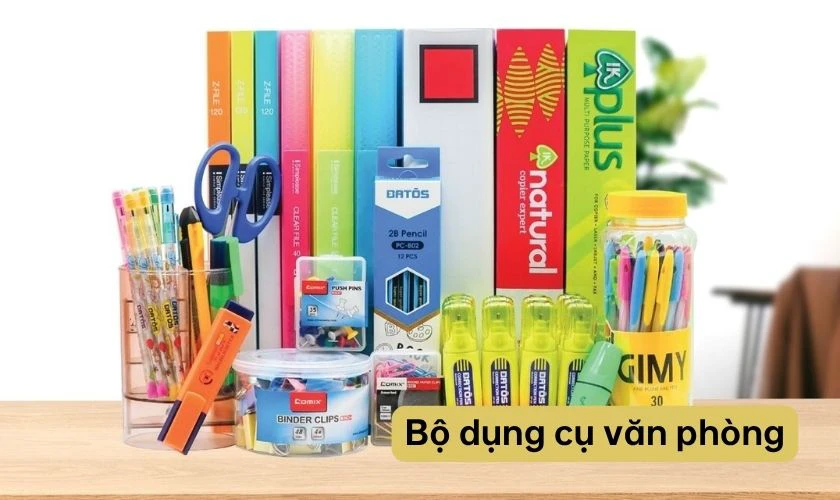 Bộ dụng cụ văn phòng cao cấp bao gồm bút, thước, kéo, kẹp giấy