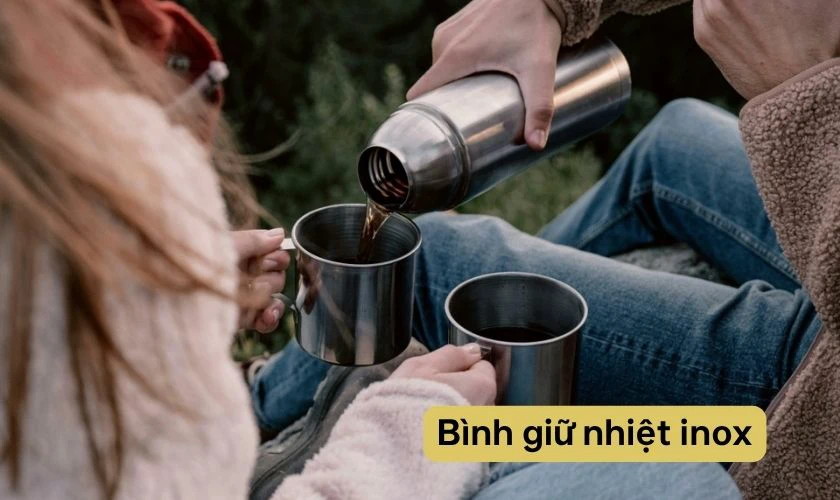 Bình giữ nhiệt inox là món quà thiết thực giúp công nhân mang theo đồ uống nóng