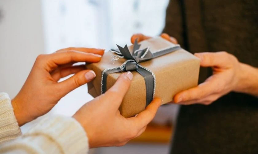 Quà tặng 30/4 1/5 có ý nghĩa gì