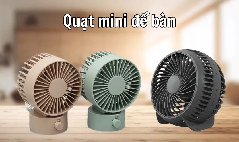 Tặng chiếc quạt mini để trang trí góc làm việc