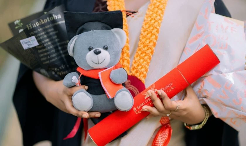 Quà tặng tốt nghiệp đại học cho nữ hot trend