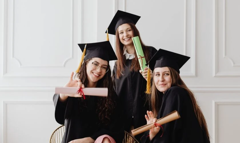 Lưu ý khi tặng quà tốt nghiệp đại học cho nữ