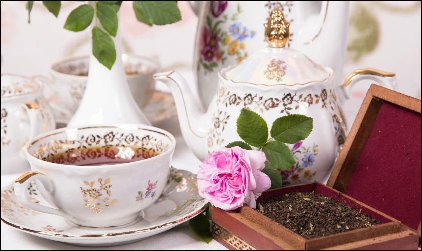 Bộ ấm pha trà là một món quà sang trọng và tinh tế dành tặng bố mẹ ngày Tết