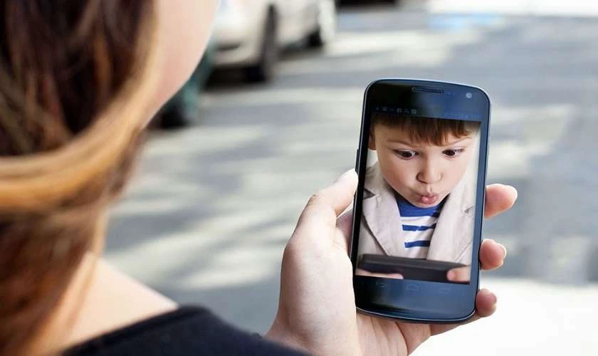 C&oacute; n&ecirc;n quản l&yacute; điện thoại của con từ xa kh&ocirc;ng