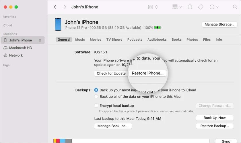 Tr&ecirc;n iTunes, bạn chọn Restore iPhone