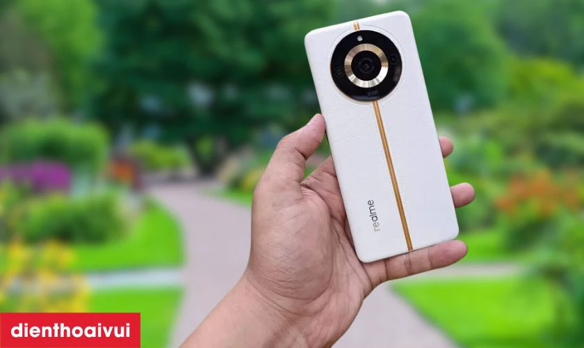 Điểm thu h&uacute;t của Realme 11 series l&agrave; thiết kế c&oacute; phần lạ mắt