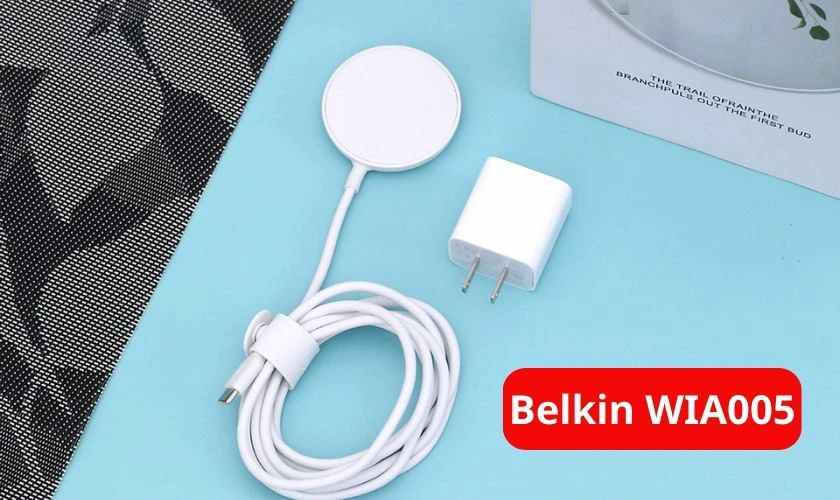 Bộ sạc kh&ocirc;ng d&acirc;y từ t&iacute;nh 10W Belkin WIA005