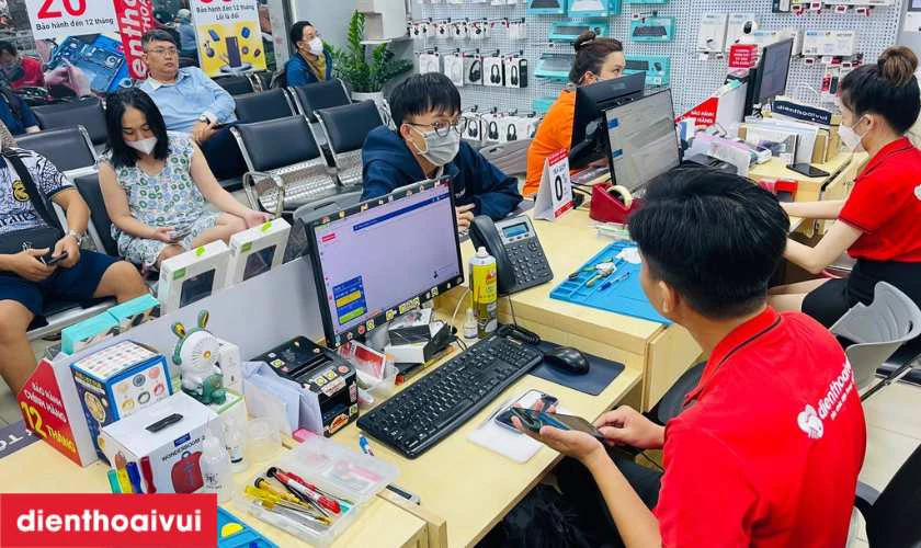 Thay m&agrave;n h&igrave;nh Samsung A6 2018 ch&iacute;nh h&atilde;ng, uy t&iacute;n tại Điện Thoại Vui&nbsp;