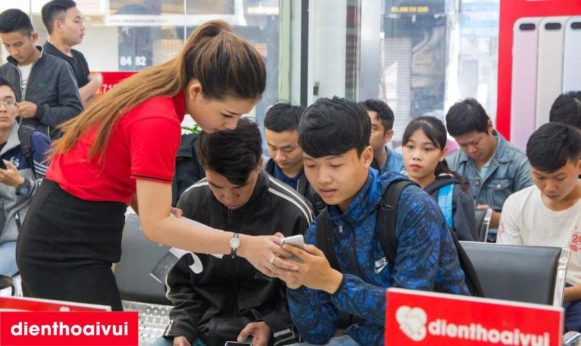 Quy tr&igrave;nh dịch vụ thay pin Samsung Galaxy M01 tại Điện Thoại Vui