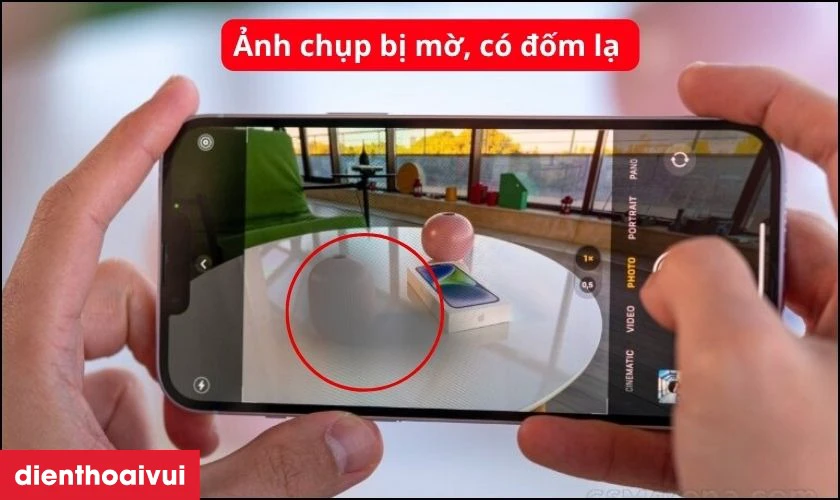 Dấu hiệu cần rửa đốm camera sau iPhone 14 Plus