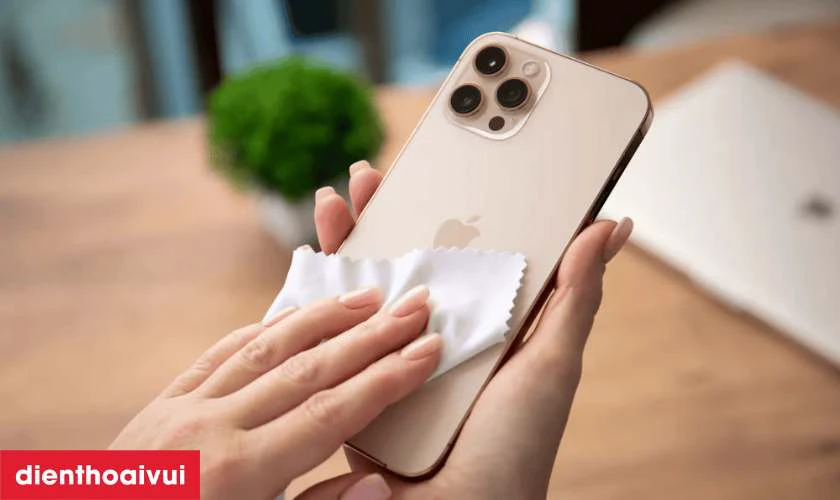 Lưu &yacute; khi camera sau iPhone bị đốm mờ