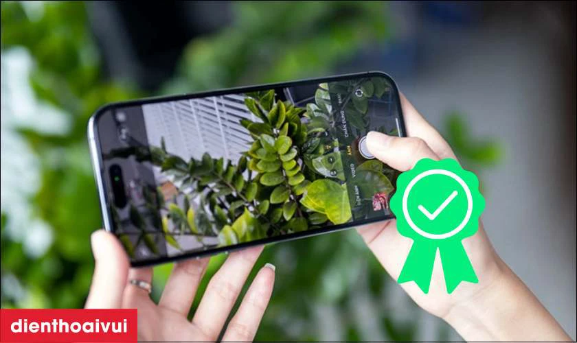 Tại sao n&ecirc;n rửa đốm camera sau iPhone 16 Plus thay v&igrave; thay mới?