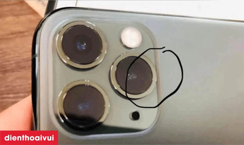 Nguy&ecirc;n nh&acirc;n g&acirc;y đốm mờ camera sau iPhone 16 Pro
