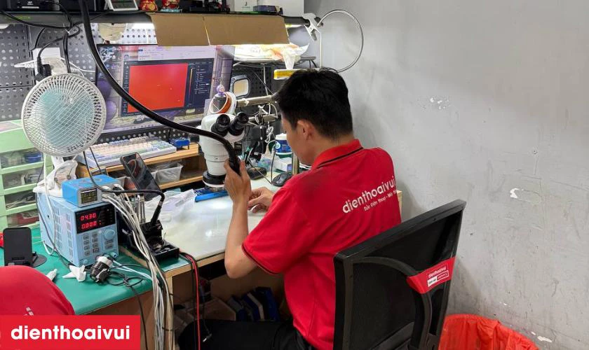 Đưa cho kh&aacute;ch kiểm tra, x&aacute;c nhận rồi thanh to&aacute;n