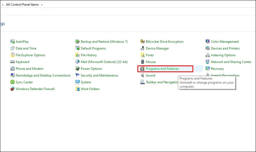 Trong Control Panel t&igrave;m v&agrave; chọn Programs and Features