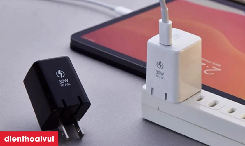 Hỗ trợ sạc nhanh c&ocirc;ng suất l&ecirc;n đến 30W