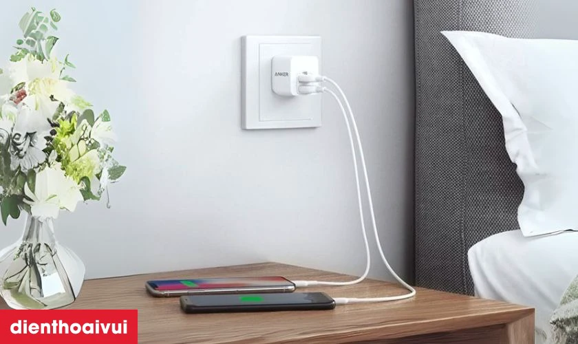 Sạc c&ugrave;ng l&uacute;c 2 thiết bị