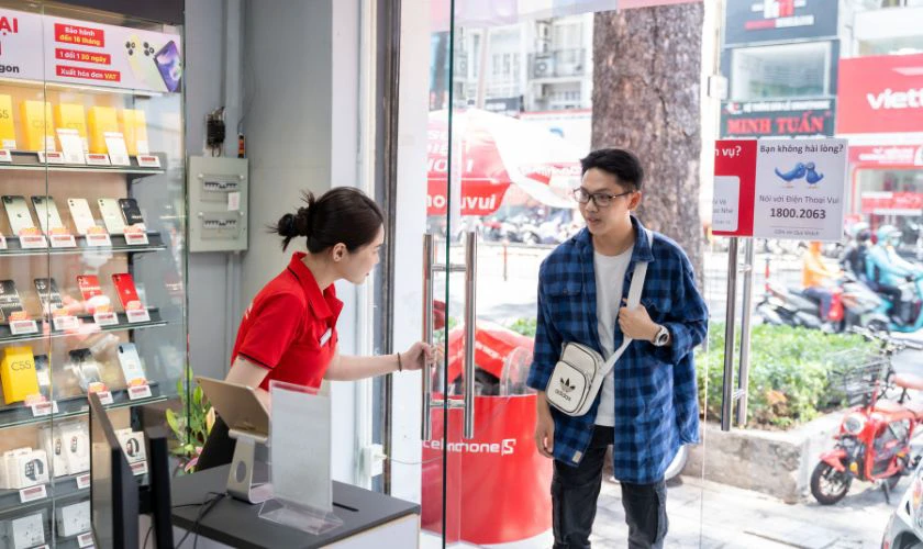 Mua pin sạc dự ph&ograve;ng ch&iacute;nh h&atilde;ng, gi&aacute; tốt nhiều ưu đ&atilde;i tại Điện Thoại Vui