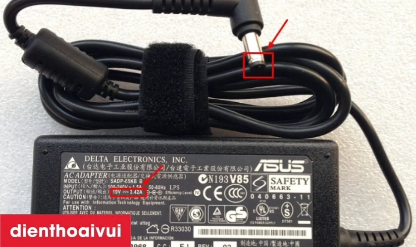 Chọn sạc laptop Asus dựa tr&ecirc;n chỉ số điện năng v&agrave; đầu cắm ph&ugrave; hợp