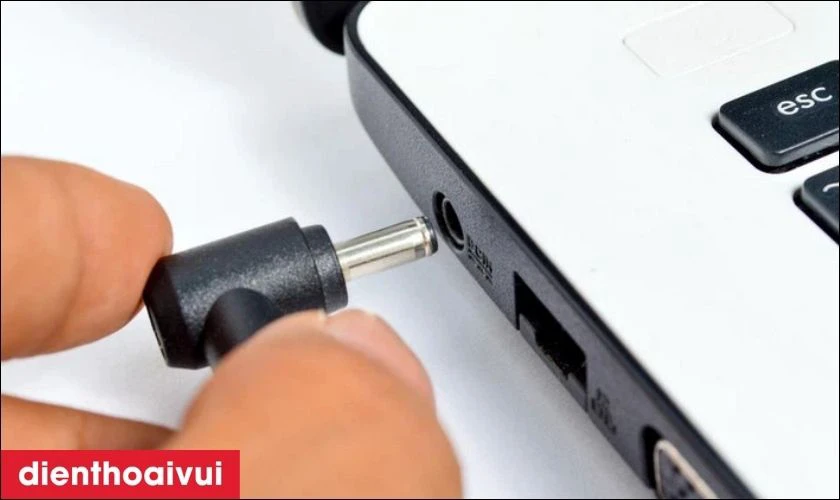 Nguy&ecirc;n nh&acirc;n n&agrave;o khiến cho cục sạc Asus bị n&oacute;ng qu&aacute; mức?
