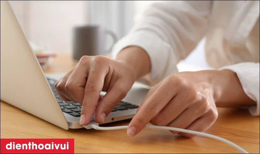 Kiểm tra thông số dây cáp sạc phù hợp với máy
